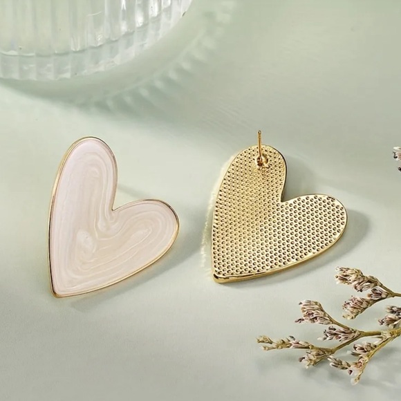 White & gold heart valentine earrings ✨🤍 - Picture 2 of 3